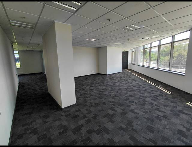 2,700M² OFFICE TO LET IN WATERFALL
